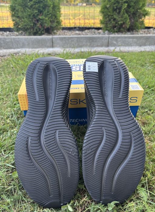 Papuci Skechers 43 Noi.