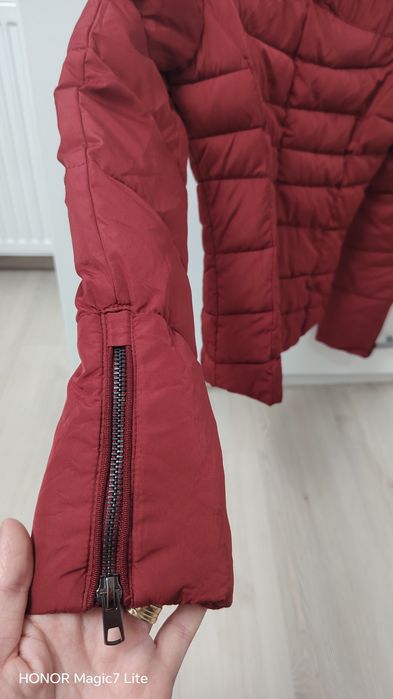 Geaca matlasată grena mărimea XS Bershka