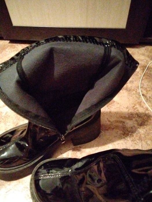 Аяк киімдер сатылады