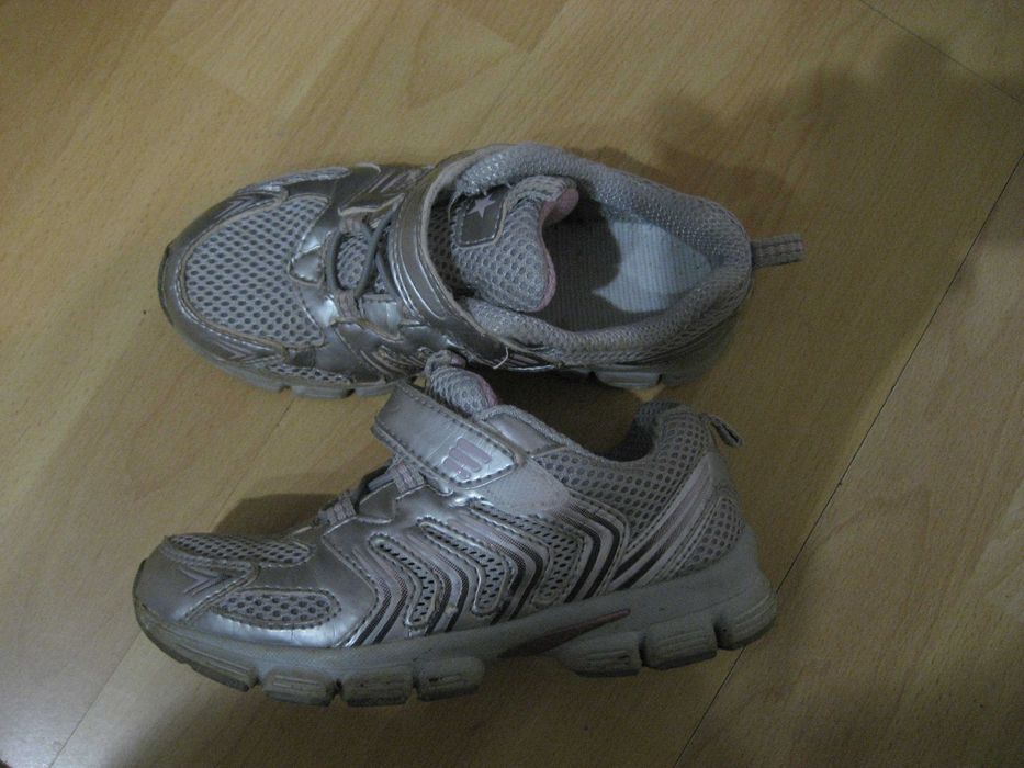 Топли сникърси и детски маратонки и обувки