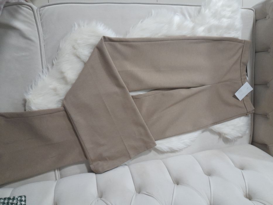 Pantaloni bej Zara cu talie înaltă evazați mărimea S
