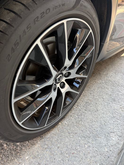 Оригинални джанти  за Волво 8Jx20 с гуми Pirelli p zero 245/45/20