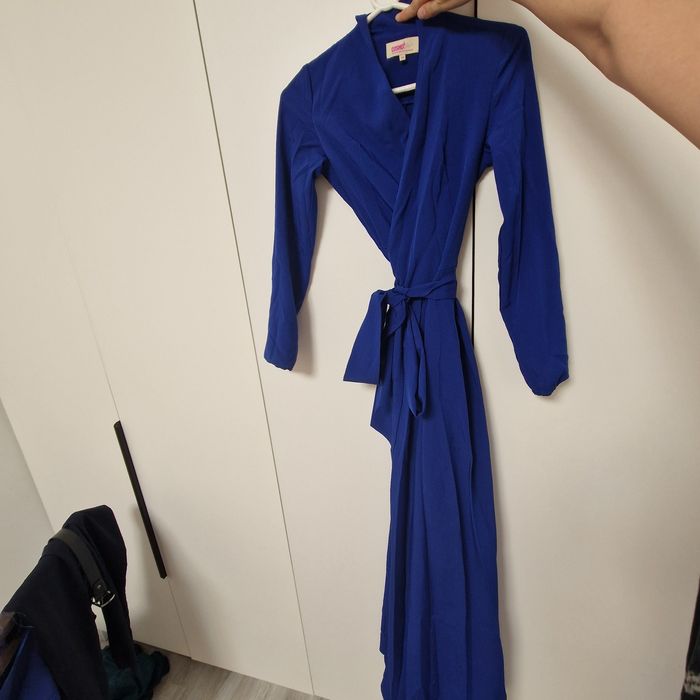 Продам два длинных платья.