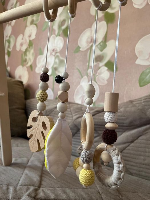 Продам стойку монтессори с игрушками