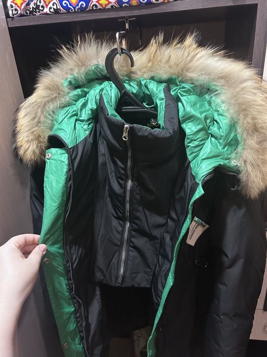 Продам зимнюю куртку на девочку