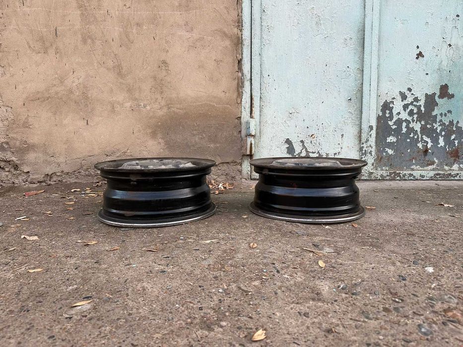 Железные диски для автомобиля