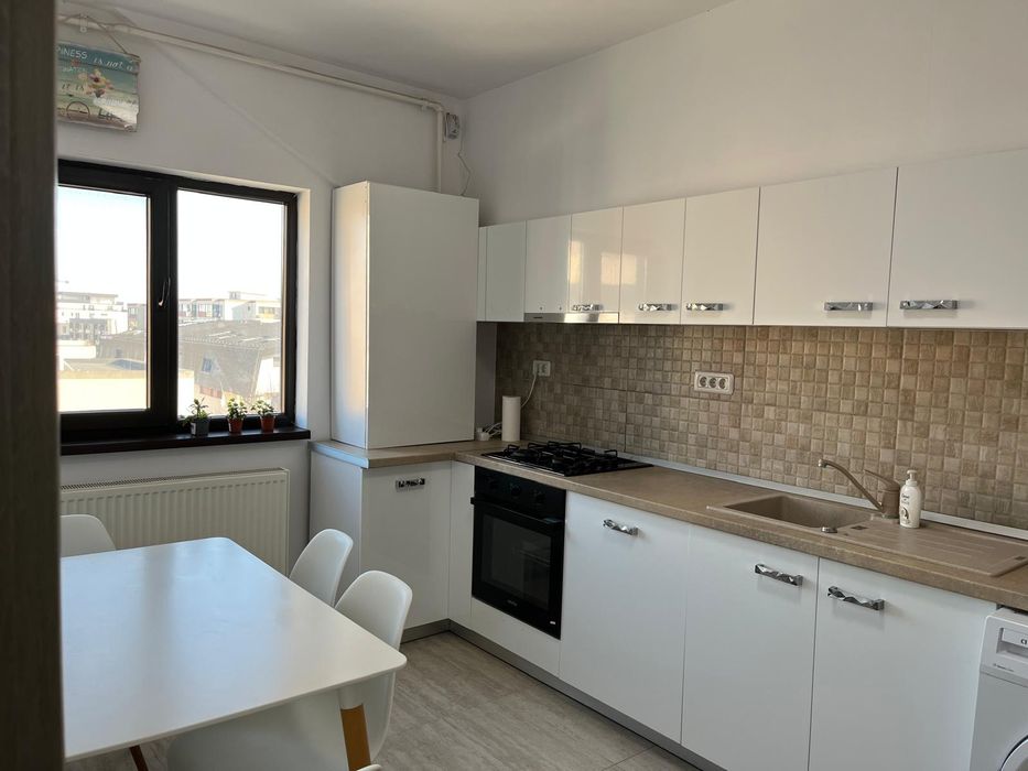 Tomis Plus - Vânzare apartament decomandat 3 camere cu terasa