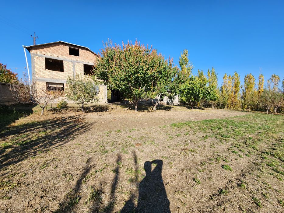 Qurilib bitmagan uy !