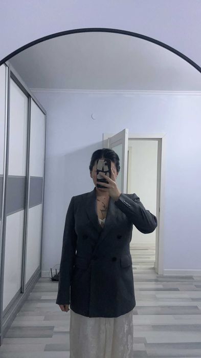 Женский серый пиджак Massimo Dutti