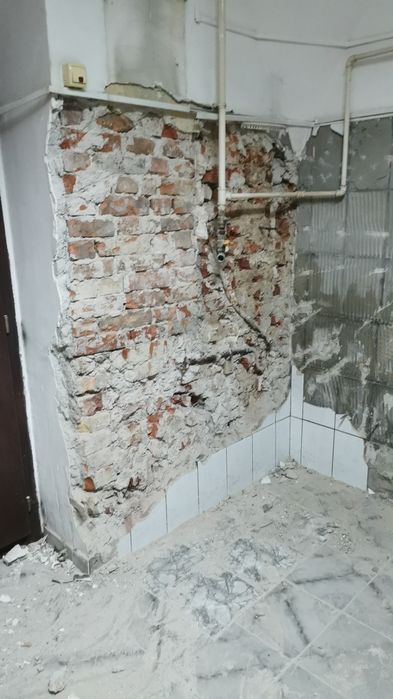 Executam demolări! Ridicam moloz