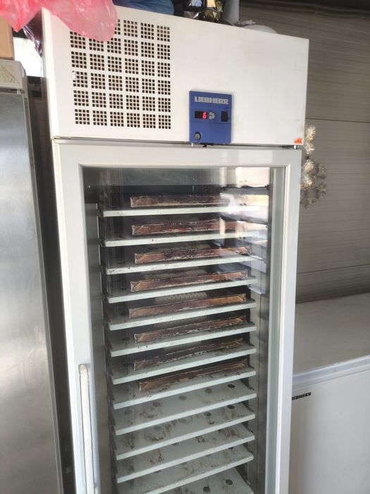 Оборудване. Фурна, фризер, Закусвалня метална конструкция с термо пане