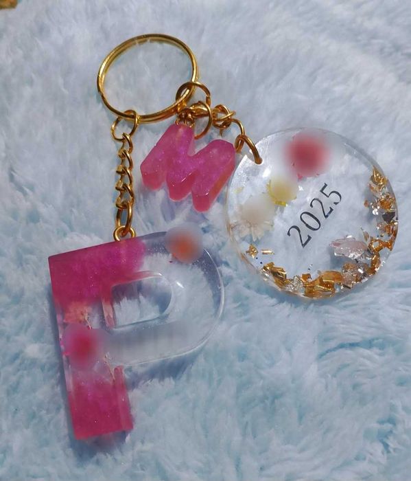 Медальони, обички,  химикали, ключодържатели ръчно изработени