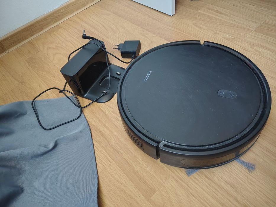 Vând robot aspirare Xiaomi E10C