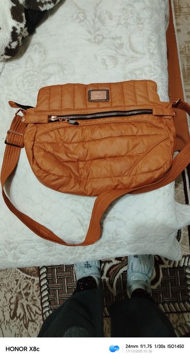 Продаю женскую сумку в отличном состоянии очень