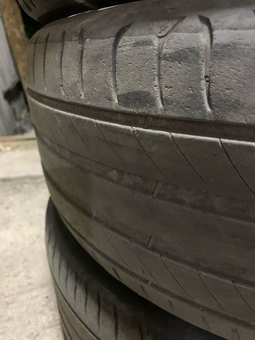 Продам летнию резину 215/45/17