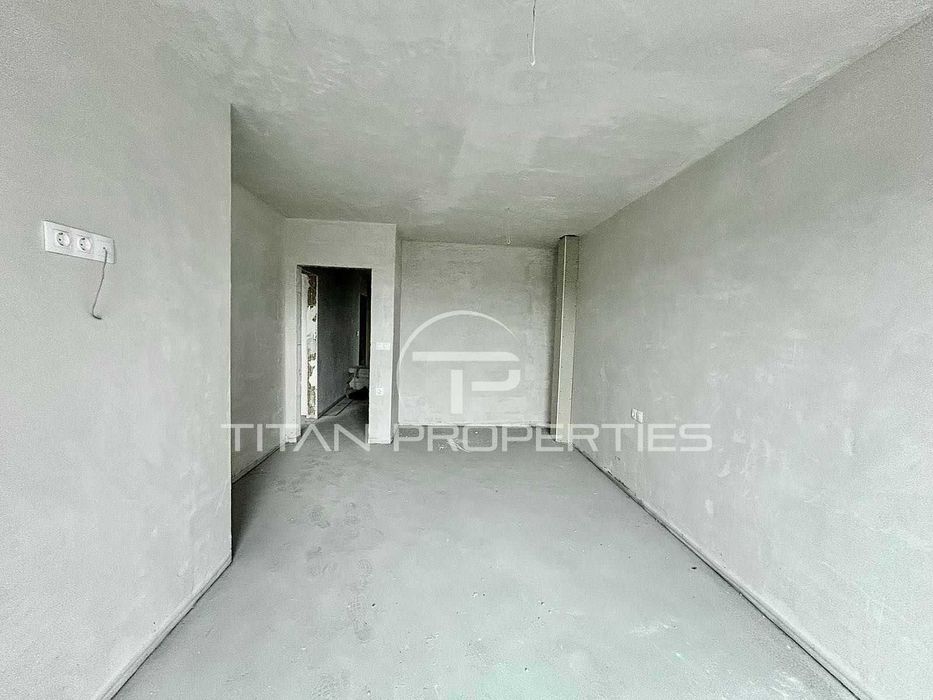 Продава се Тристаен апартамент в Пловдив, Христо Смирненски - 134 кв.м за 1963 €/кв.м - Снимка #1