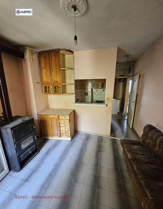 Продава се Тристаен апартамент в Плевен, Дружба 3 - 85 кв.м за 1000 €/кв.м - Снимка #2