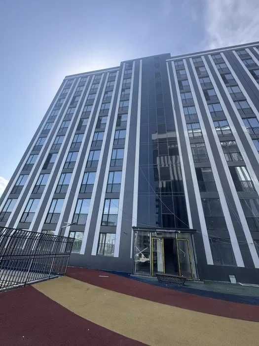юнусабад  центр метро шахристанское осталась 1 квартира с парковкой;