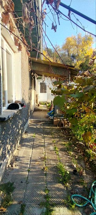 Продават се две къщи в жк. Църква, гр. Перник