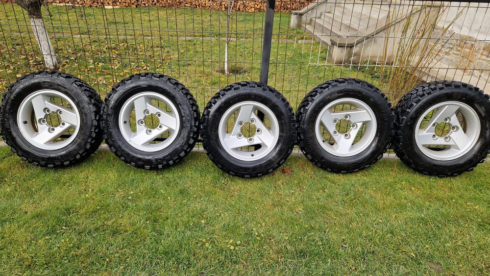 Jante cu anvelope off road