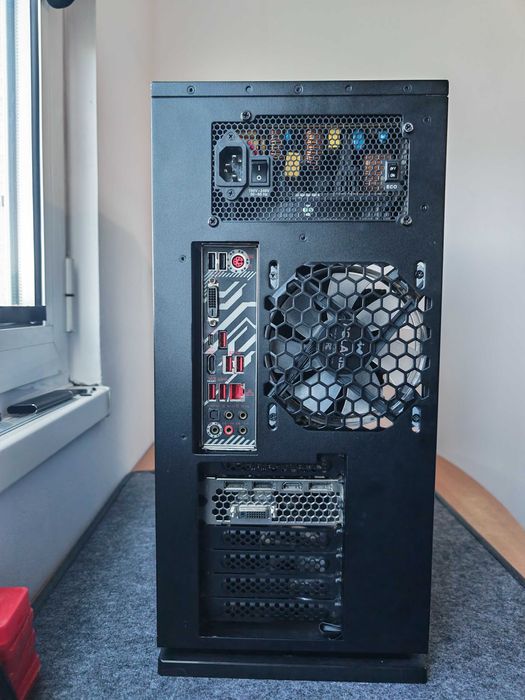 Геймърски компютър i5 8600k Z370 Tomahawk GTX 1070 Ti 8GB, 32 RAM DDR4, 768 SSD + HDD Windows 11 64 bit Pro