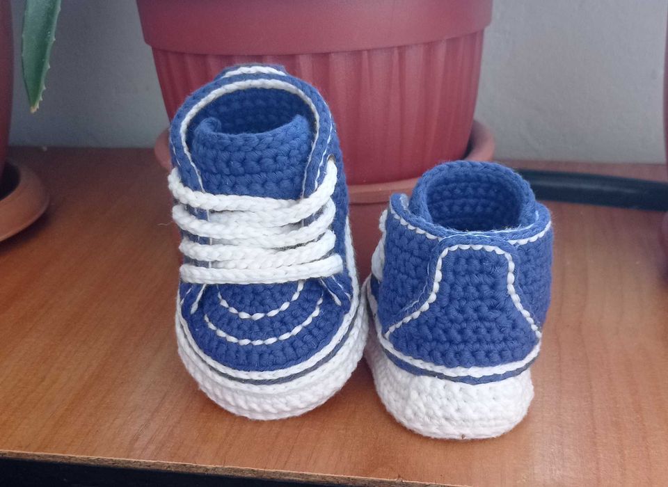 Плетени бебешки маратонки