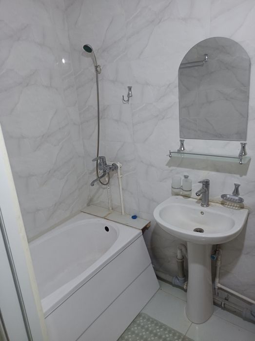 Продаётся квартира 2 комнатная цокольный этаж полу подвал жилой