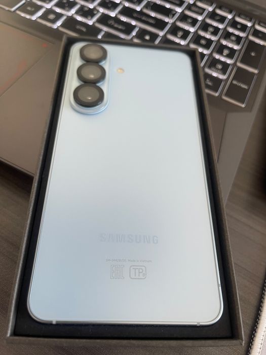 Телефон Samsung Galaxy S25 FE