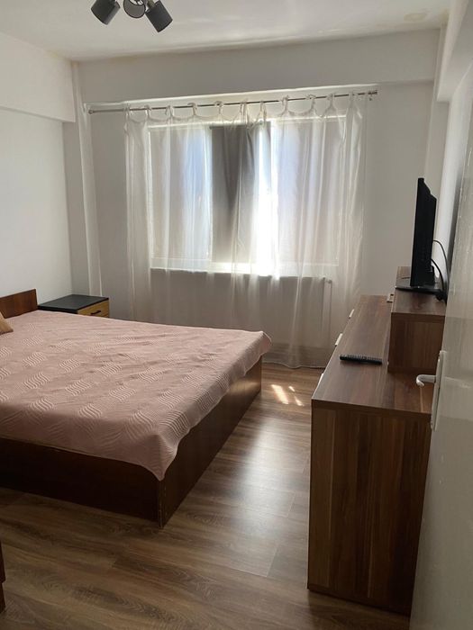 Închiriez apartament