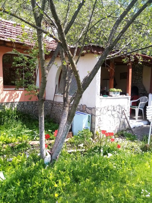 Продавам къща в село Голема Раковица