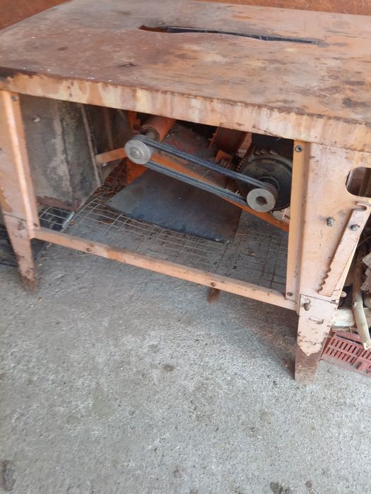 Vând abric în stare funcțională