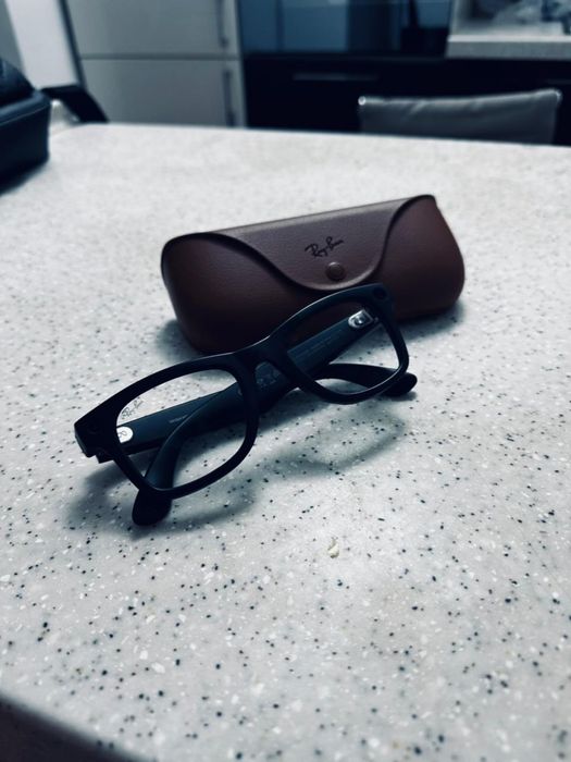 очки Ray-Ban череого цвета, с документами!