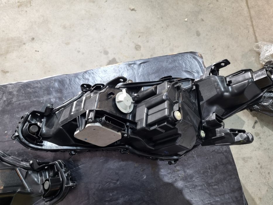 Фара левая правая camry 70-75