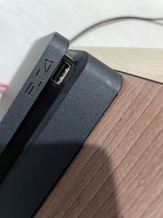Ps 4 Slim в идеальном состоянии