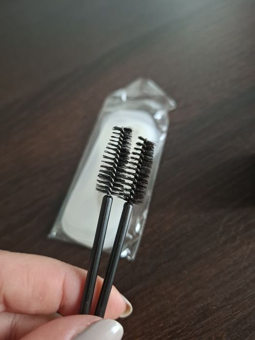 Kit sprâncene, tip stampila