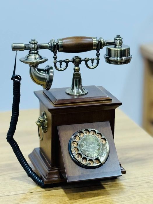 Телефон Retro в антикварном дизайне