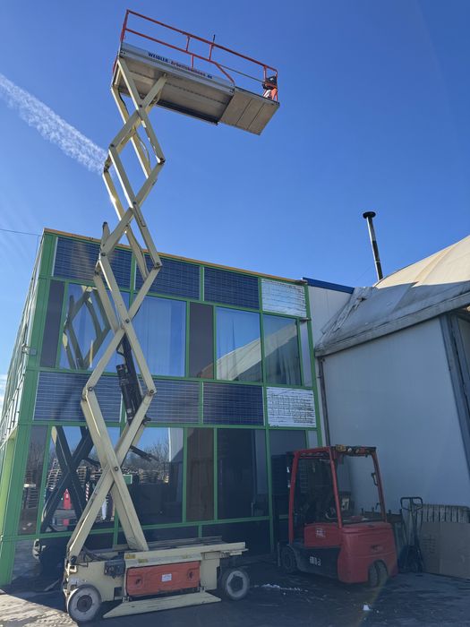 12м Самоходна вишка под наем JLG