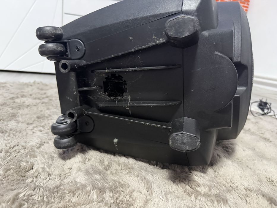 Vând boxa AKAI  nu are probleme