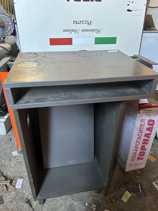 Шкафче за каса в магазин