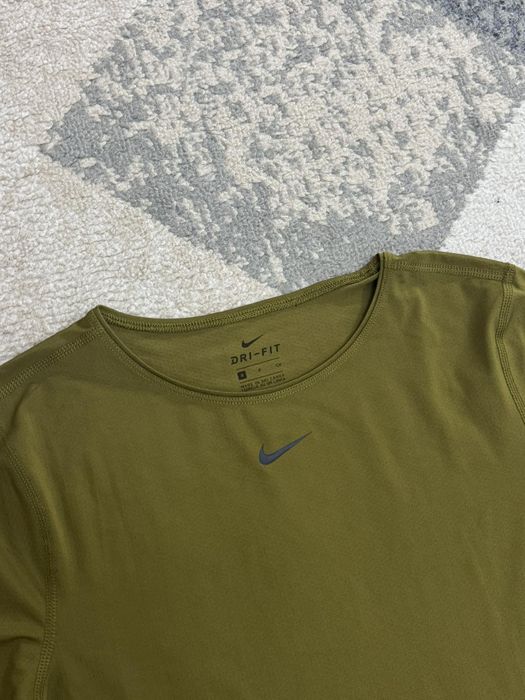 Дамска тениска Nike