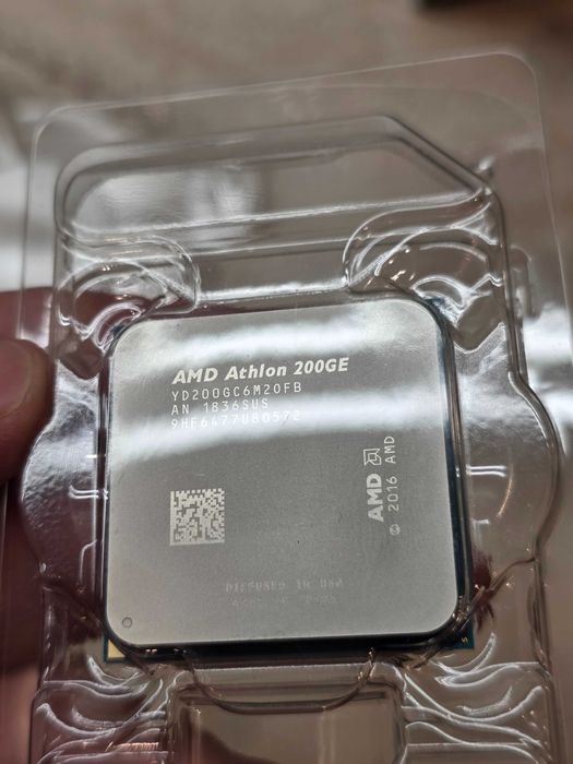 Procesor Athlon 200GE, socket AM4, grafica integrata + Cooler Ryzen