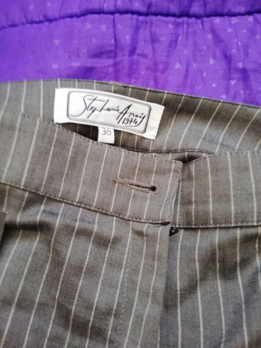 Pantaloni marimea 36 cu etichetă