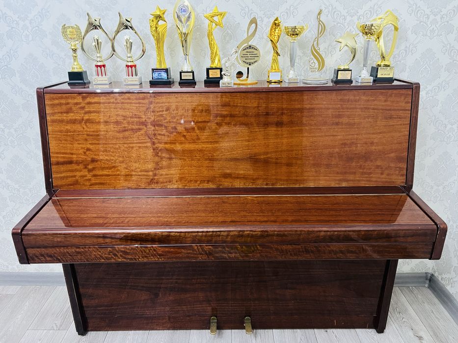 Продам пианино RIGA