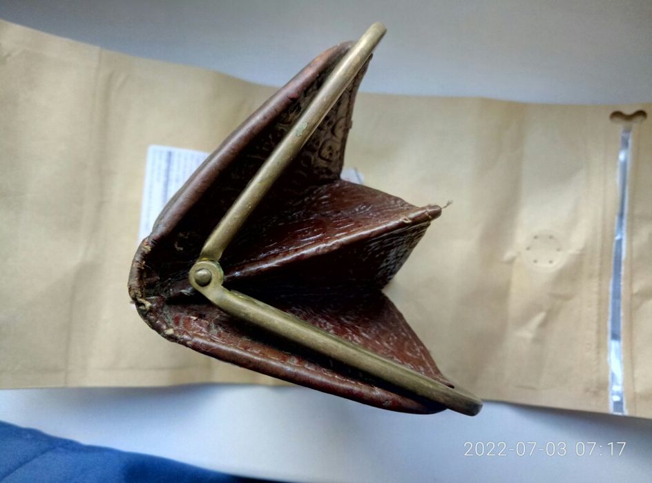 Кошелечек с латунным “поцелуйчиком”