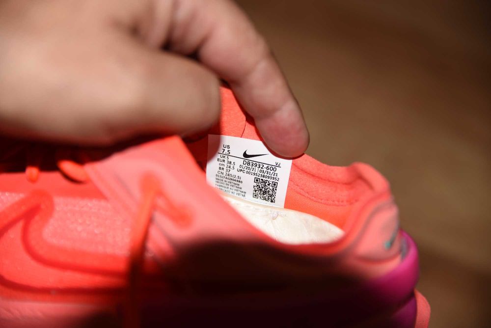 NIKE оригинални дамски маратонки 38.5 номер