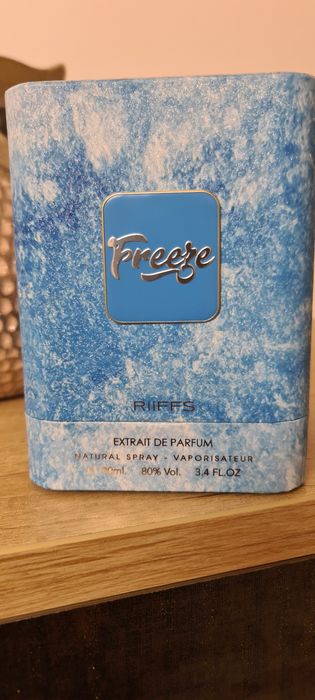 Vând parfum barbati