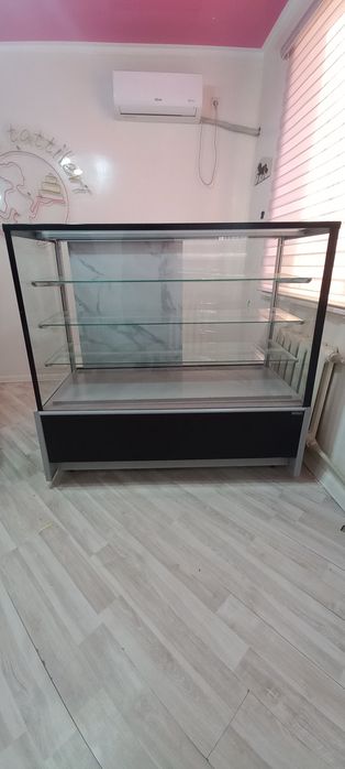 Продам витринный холодильник