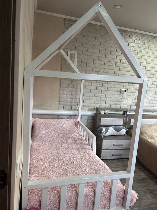 Продам детская кровать - домик