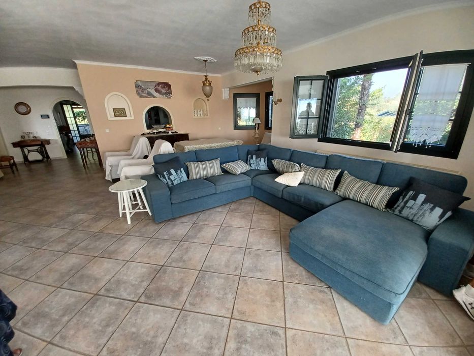 Продава лукс вила с площ 350 м2 и двор 3800 м2 в Стара Врасна, Гърция