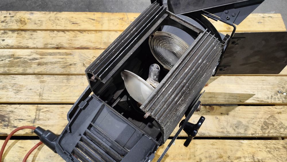 Reflector teatru ADB THH 1002 JHF